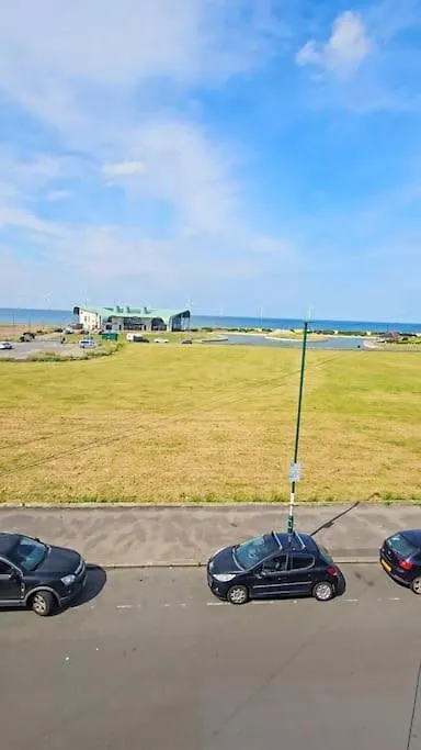 Redcar - Seafront, 6 Bedrooms, Short Stays Apartment