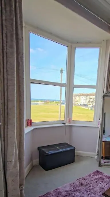 Redcar - Seafront, 6 Bedrooms, Short Stays 0*,  United Kingdom