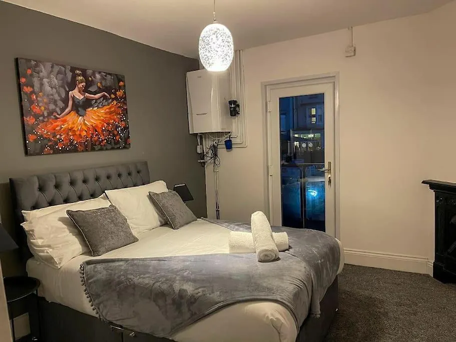 Apartment Redcar - Seafront, 6 Bedrooms, Short Stays United Kingdom