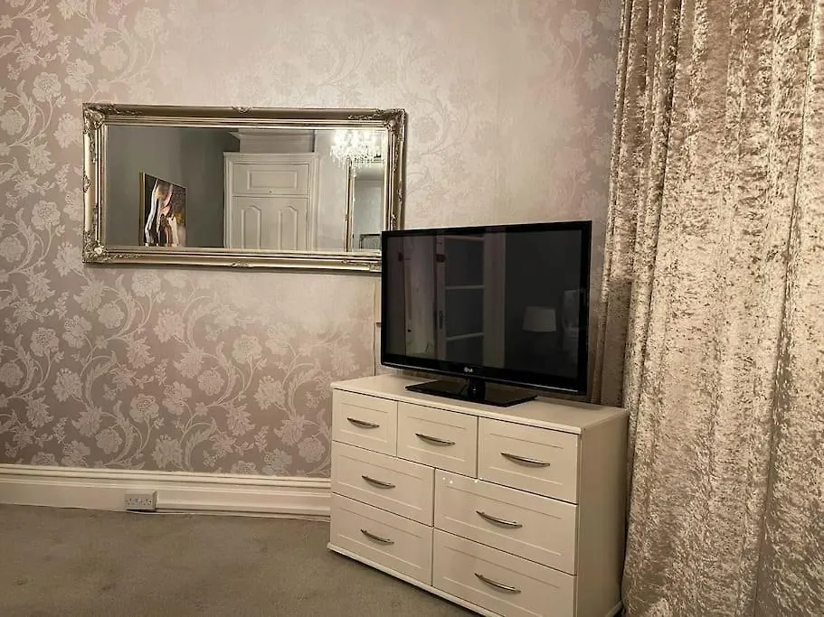 Redcar - Seafront, 6 Bedrooms, Short Stays 0*,  United Kingdom